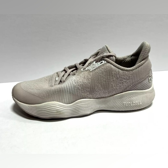 New Balance Women's Fuelcell Shift TR Sneaker, Size 9.5 M - Picture 1 of 6